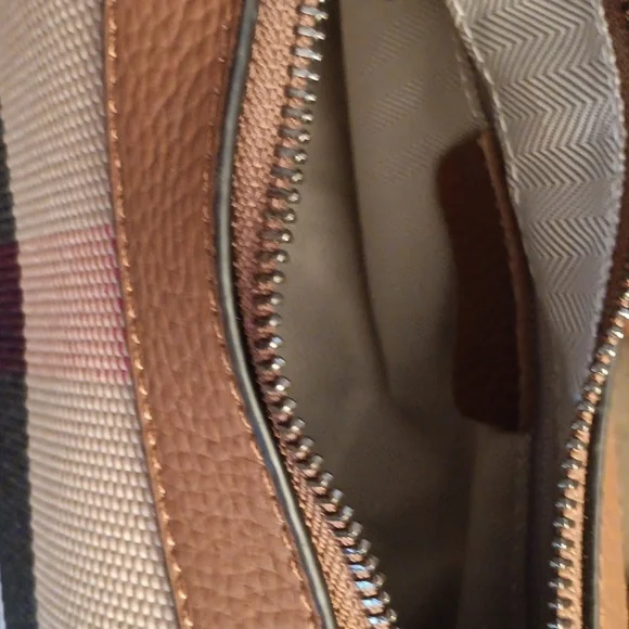 Stylish Tan and Brown Crossbody Bag - Picture 6 of 7